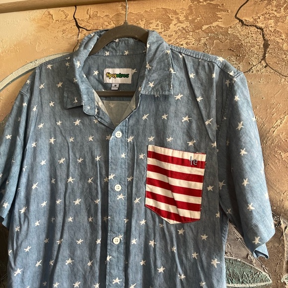 Tipsyelves Star-Printer Button-down Shirt with red and white striped pocket - Picture 4 of 9